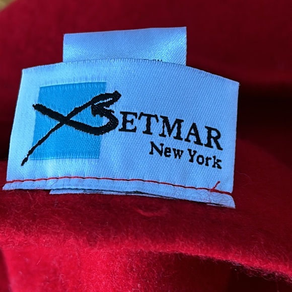 Betmar New York red beret.  Fabric is 100% wool. Great condition. - Picture 4 of 8